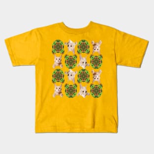 Canna flower patterns that resemble cat eyes. Kids T-Shirt